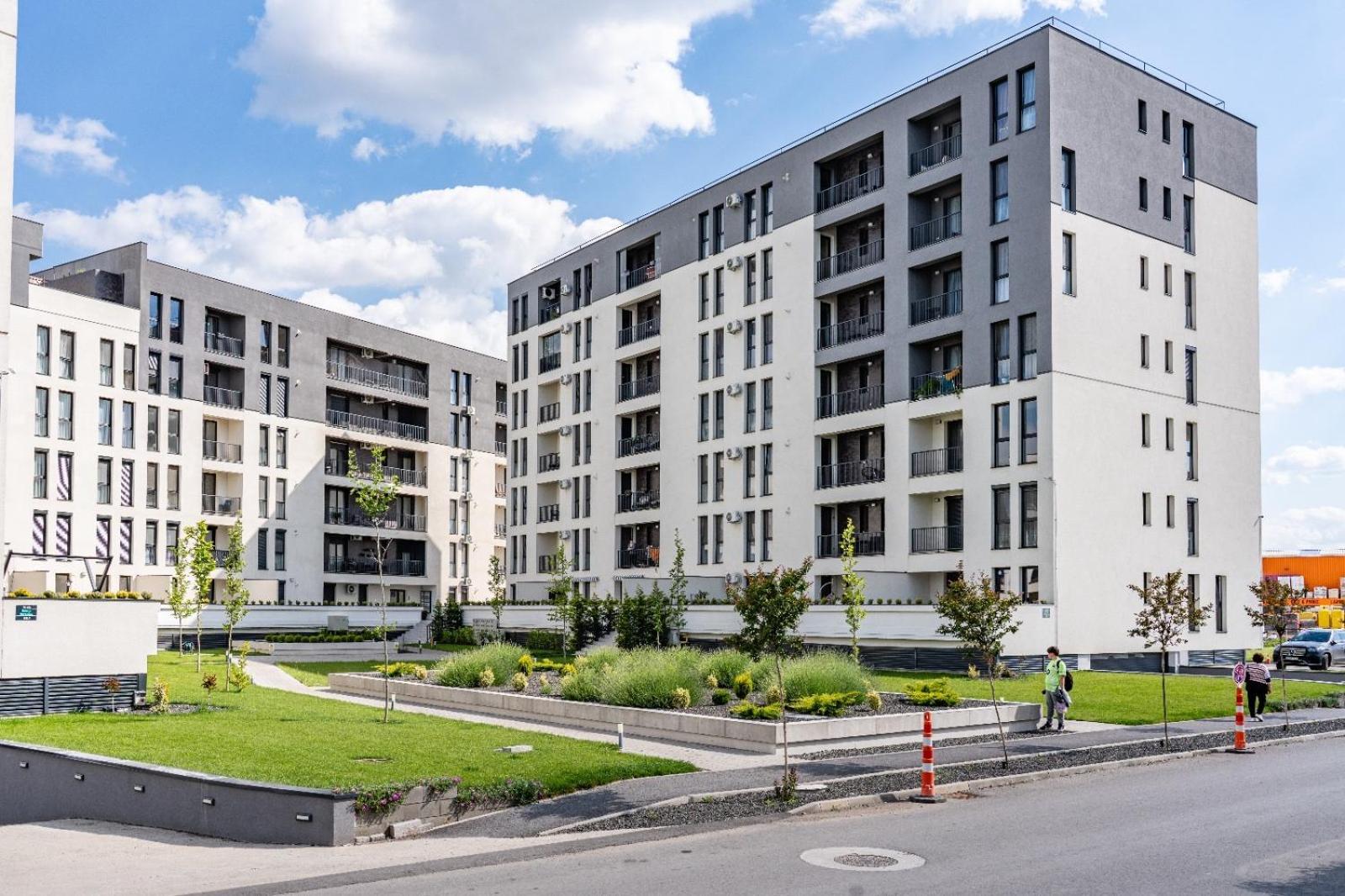 Modern With Free Private Parking In *