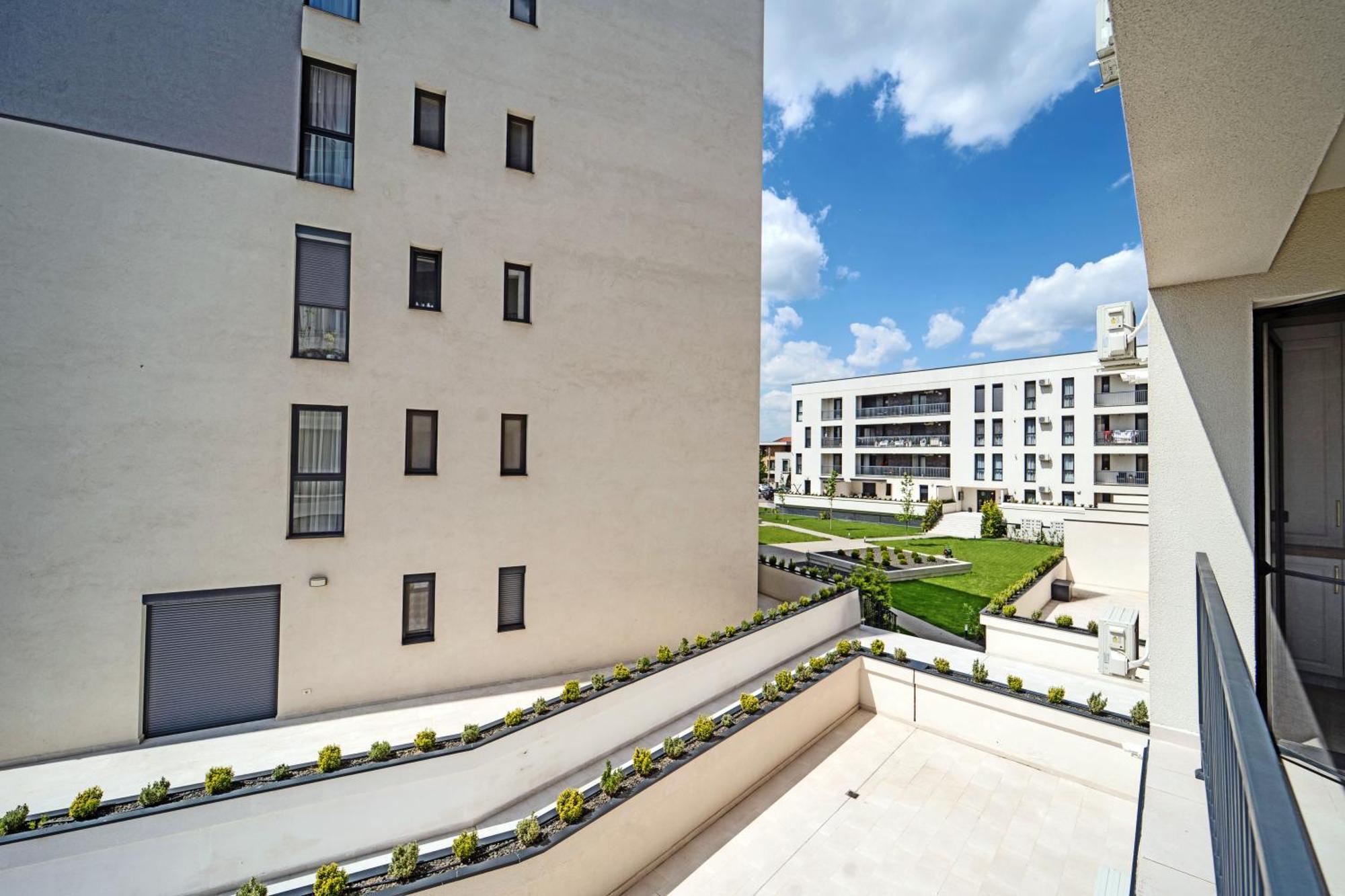 Modern With Free Private Parking In