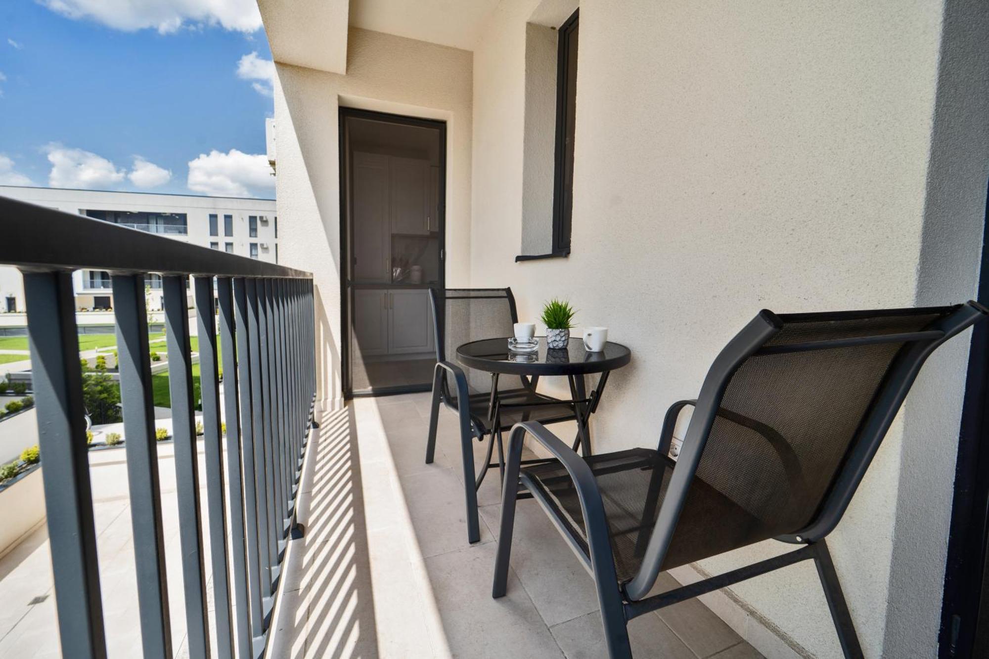 Modern With Free Private Parking In